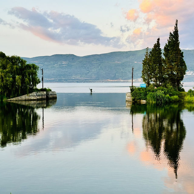 Incredible scenery at Erhai Lake
