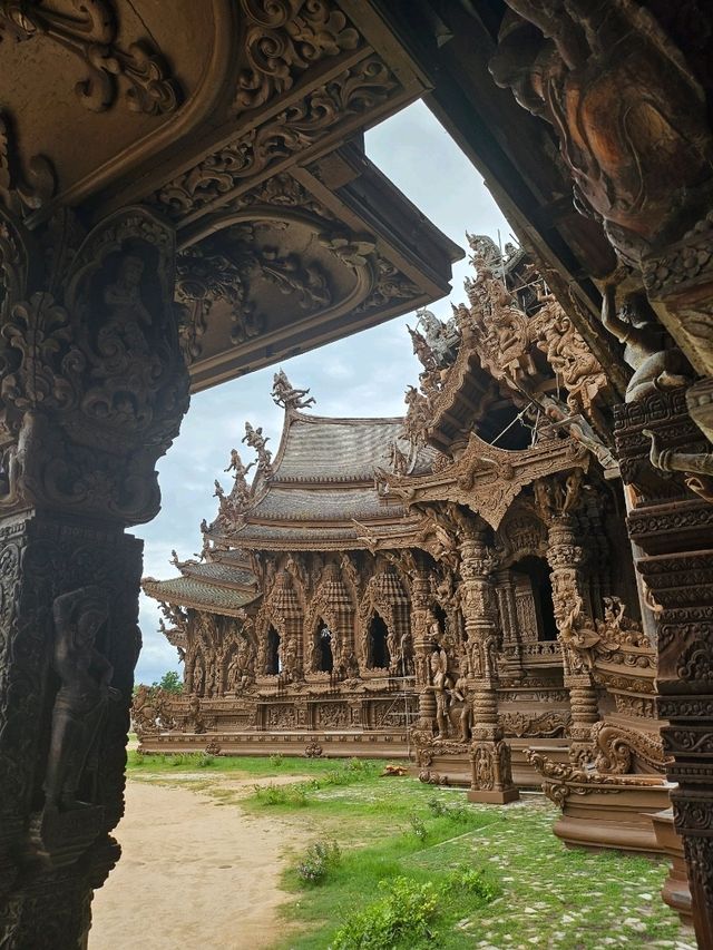 The Sanctuary of Truth: A Masterpiece of Art and Philosophy in Pattaya