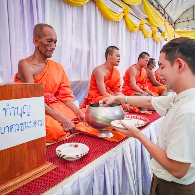 งานประเพณีทำบุญตักบาตรขนมครก