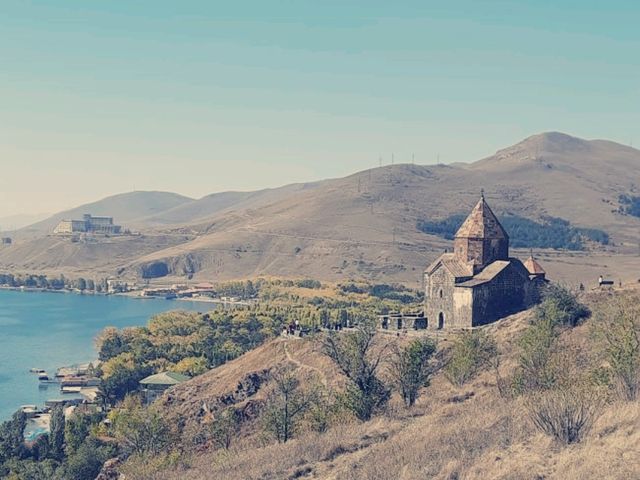 【亞美尼亞】塞凡湖修道院：千年古跡，世界文化遺產，必玩景點，打卡拍照📸好地方