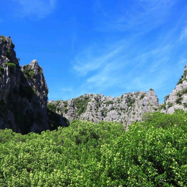 ล่องเรือ "คลองเขาแดง" ชมหินรูปร่างแปลกตา