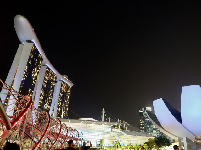 ดื่มด่ำความสวยงาม เดินเล่นรับลมชมวิวที่อ่าวมารีน่า