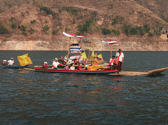 ประเพณีขึ้นไหว้สาสรงน้ำพระบรมธาตุแก่งสร้อย