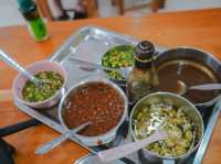 ตา ต๊ะ ข้าวหมูแดง  Signature คือน้ำพริกเผา