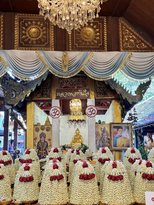 หลวงพ่อทันใจ วัดพระธาตุดอยคำ เชียงใหม่