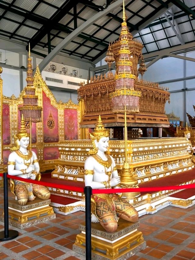 เยี่ยมชมโรงราชรถสุดอลังกาล