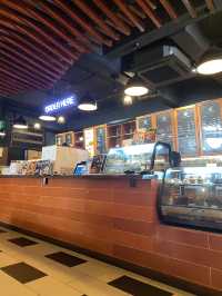  Al Khatiri Kofee: Cozy Vibes and Comforting Chicken Porridge! 