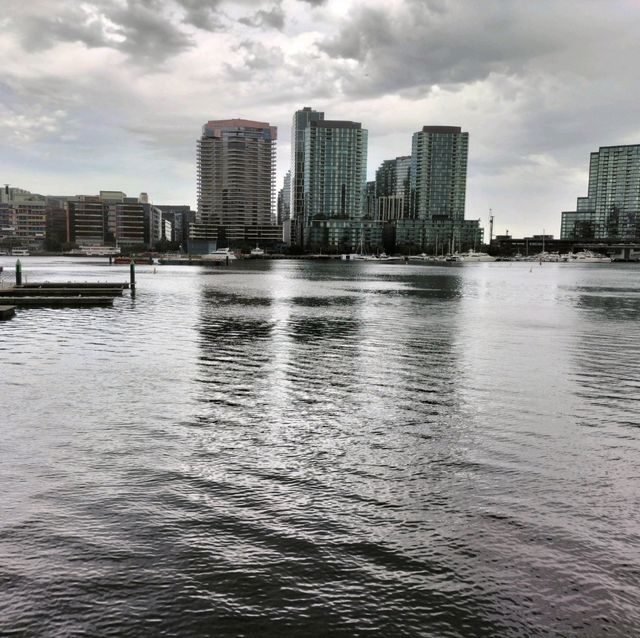 An Afternoon Walk At The Docklands🌫️