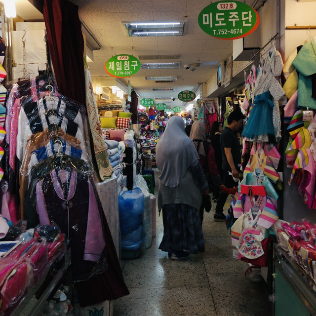 Souvenirs Heaven: My Shopping Adventure at Namdaemun Market!