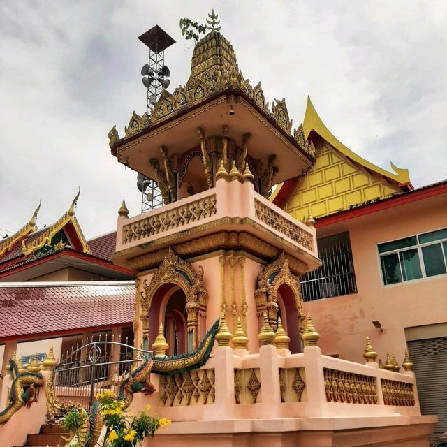 สักการะพระพุทธเกตุมงคล (หลวงพ่อโตตะพานหิน)