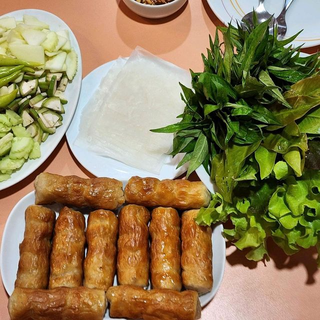 ร้านแดงแหนมเนือง 🌮