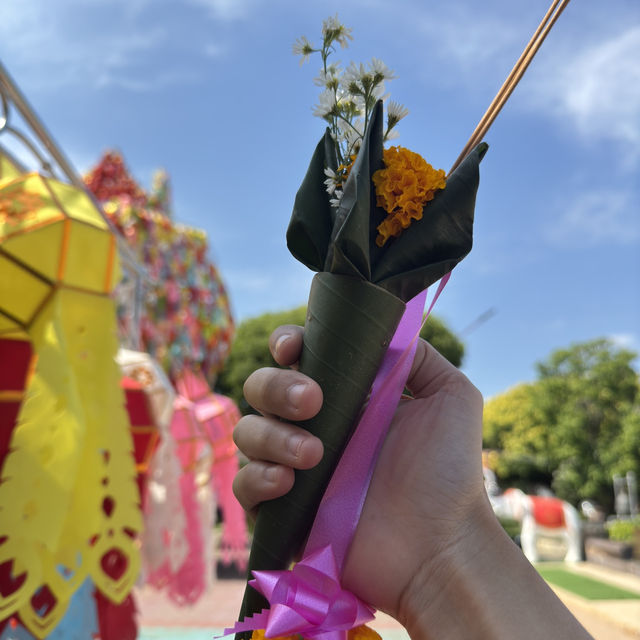แขวนโคมที่ลานอนุสาวรีย์พระนางจามเทวี