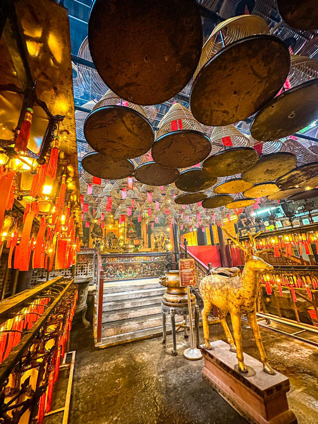 วัดหม่านโม (Man Mo Temple)