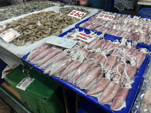 ตลาดประมงพื้นบ้าน อ่างศิลา