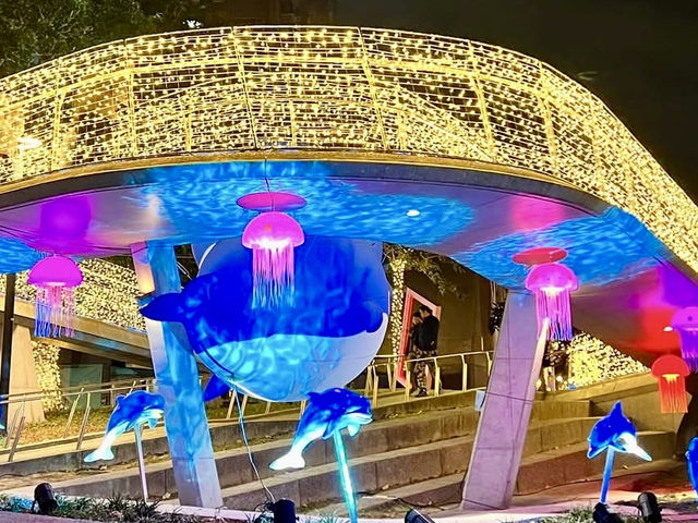 心中山線形公園-融合藝術與科技，創造繽紛夢幻海底世界