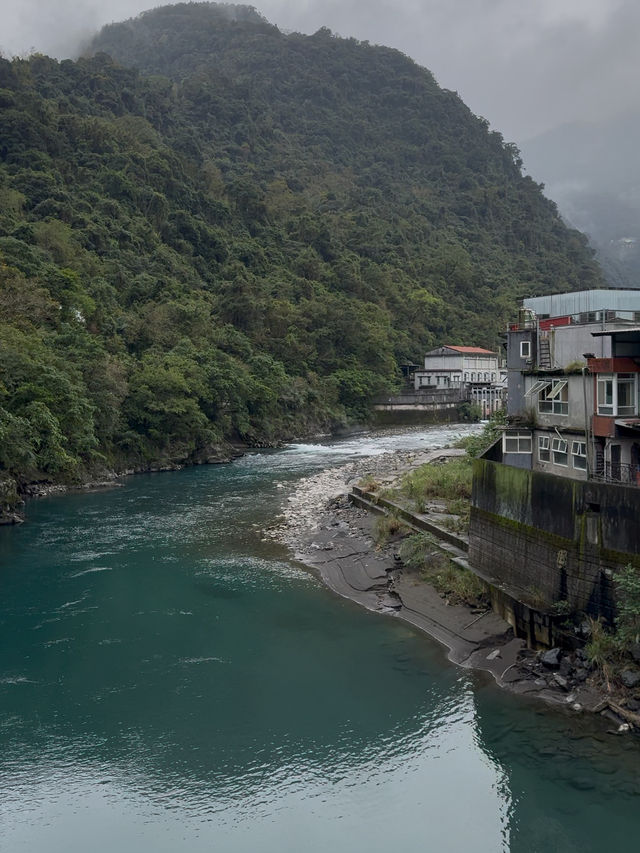 Wulai Scenic Train: A Tranquil Journey Through Lush Mountains and Stunning Landscapes