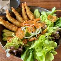 คาเฟ่ริมแม่น้ำแคว ใกล้จุดแลนมาร์คเมืองกาญ