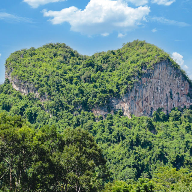 สะพานแขวนเขาพัง  ภูเขารูปหัวใจ