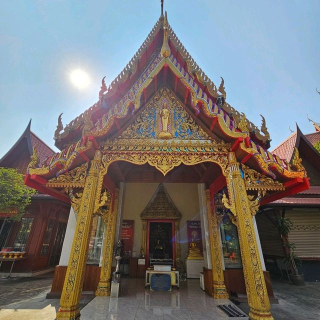 วัดเสมียนนารีพระอารามหลวง