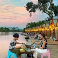 นอนเรือนแพคนละ 450 บาท บรรยากาศชิลสุดๆ 🇱🇦💦
