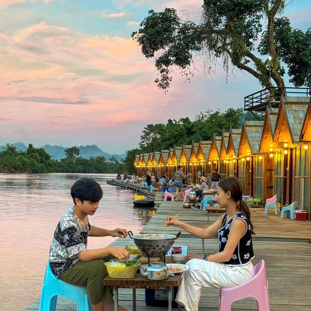 นอนเรือนแพคนละ 450 บาท บรรยากาศชิลสุดๆ 🇱🇦💦