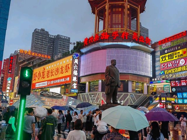 Lights, Bites & City Nights: Uncover the Buzz of Huangxing Road Walking Street in Changsha