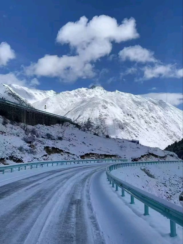 Frozen Majesty: Discover the Magic of Dagu Glacier