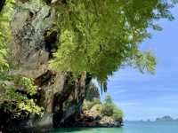 หาดไร่เลย์ กระบี่:หาดสวย ทะเลใส มีภูเขาใหญ่โอบล้อม