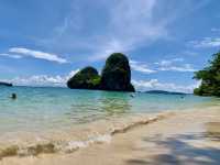 หาดไร่เลย์ กระบี่:หาดสวย ทะเลใส มีภูเขาใหญ่โอบล้อม
