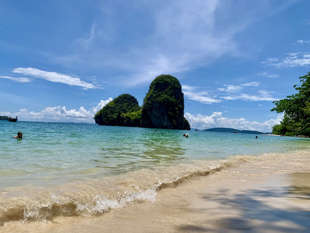 หาดไร่เลย์ กระบี่:หาดสวย ทะเลใส มีภูเขาใหญ่โอบล้อม