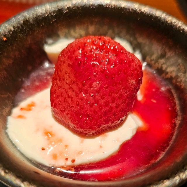 Spring in Japan calls in for a strawberry feast ! 🍓 🌸