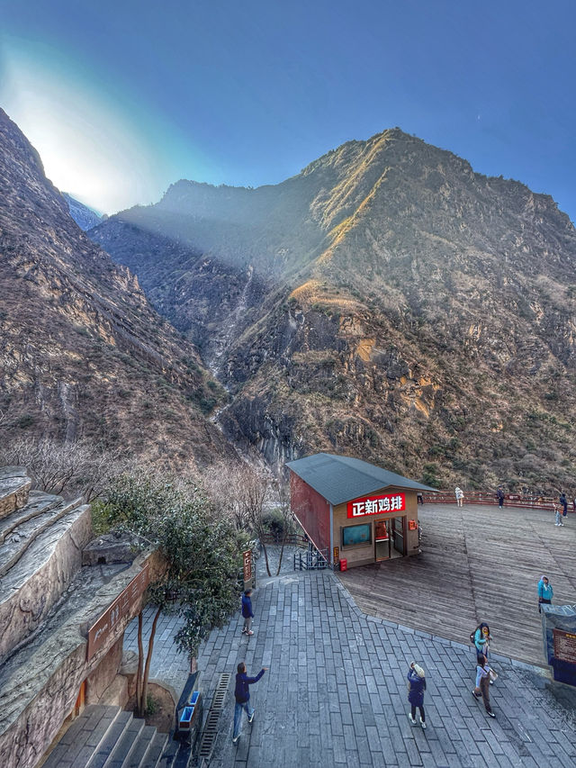 Epic Views and Wild Trails: Exploring the Majestic Tiger Leaping Gorge (虎跳峡)