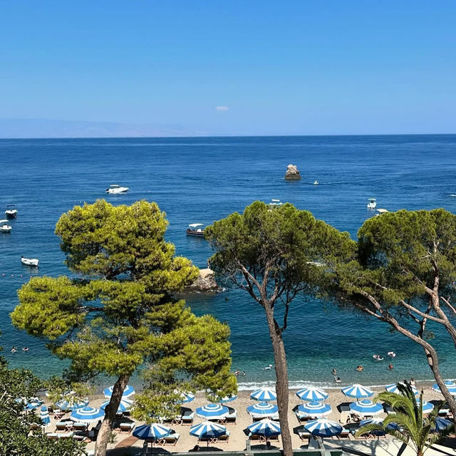 🌊✨ Isola Bella: A Spring Paradise in Taormina’s Embrace! 🌿🏝️