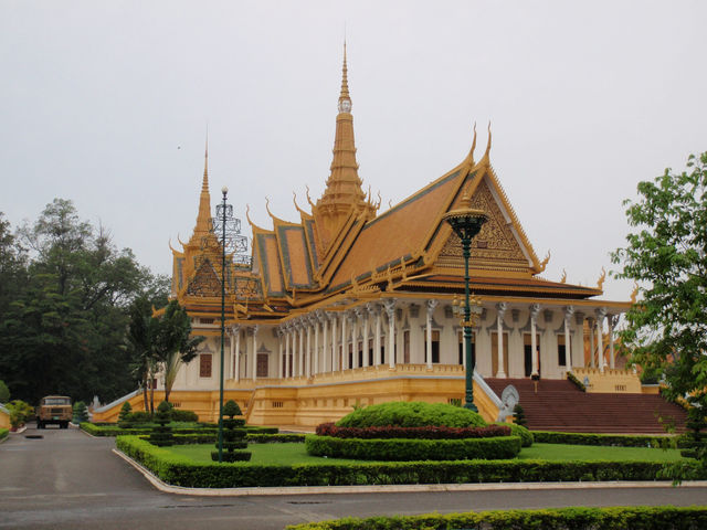 A Quiet Day at the Royal Palace 