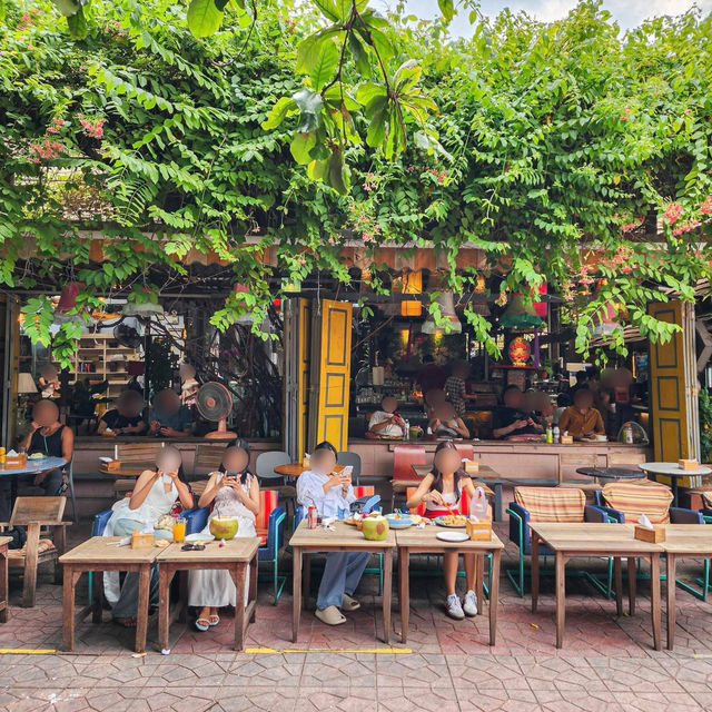 Madame musur bar & restaurant