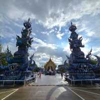  วัดร่องเสือเต้น Blue Temple