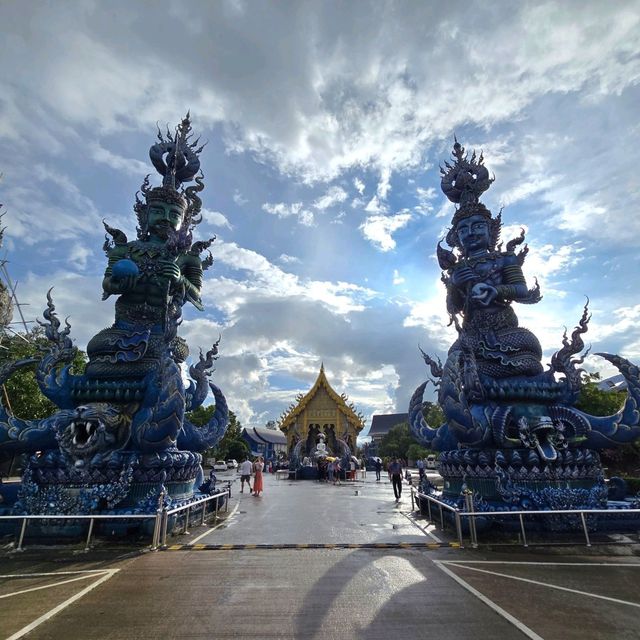  วัดร่องเสือเต้น Blue Temple
