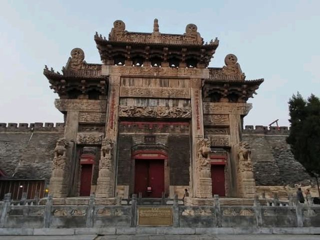 歷代帝王舉行封禪大典和祭拜泰山神的岱廟