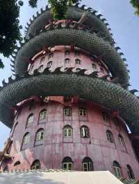 【ワット・サンプラン｜Wat Samphran】  “ドラゴンが巻きつくピンクの塔” 想像を飛び越える異世界寺院。
