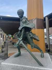 【日田市《進擊的巨人》粉絲朝聖地圖】里維兵長銅像、主題咖啡廳，一日鐵道小旅行