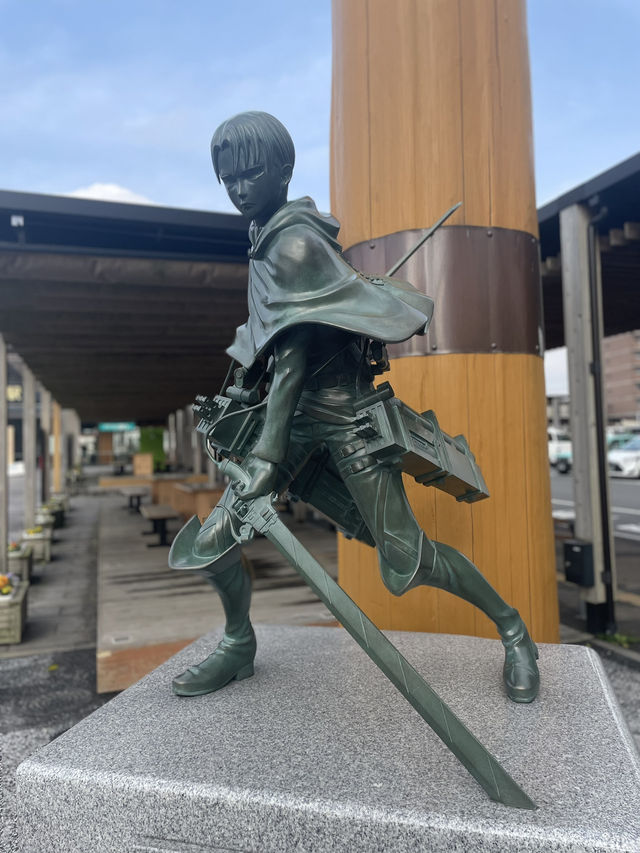 【日田市《進擊的巨人》粉絲朝聖地圖】里維兵長銅像、主題咖啡廳，一日鐵道小旅行