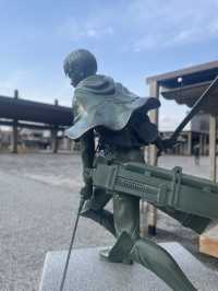 【日田市《進擊的巨人》粉絲朝聖地圖】里維兵長銅像、主題咖啡廳，一日鐵道小旅行