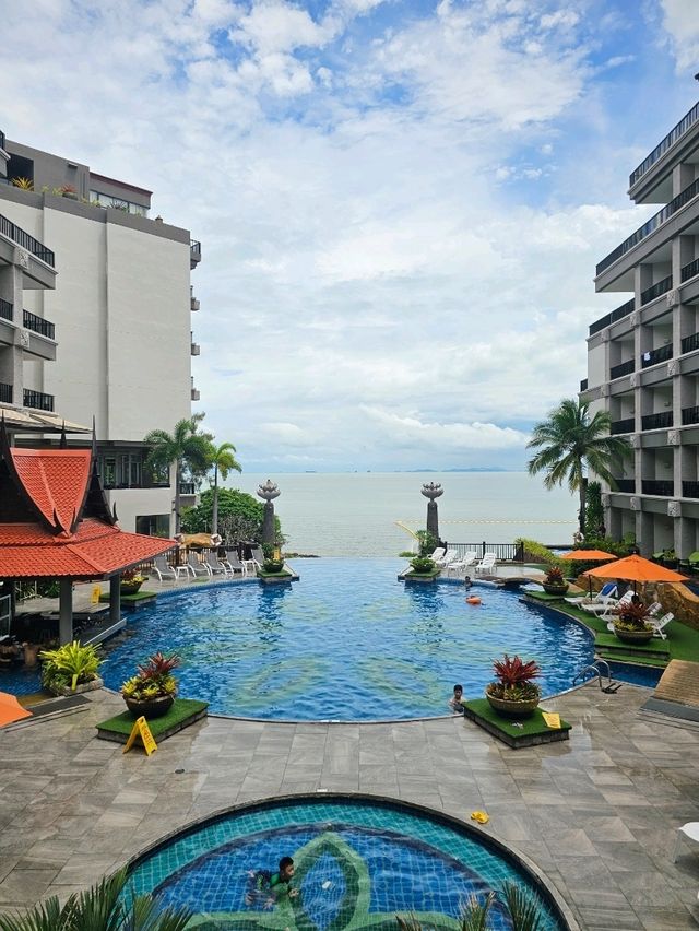 หนีกรุงไปชาร์จใจที่พัทยารีสอร์ทลับ 🏖🌈