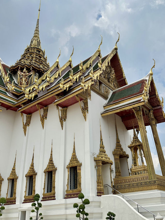 วัดพระศรีรัตนศาสดาราม วัดคู่บ้านคู่เมืองของแผ่นดิน