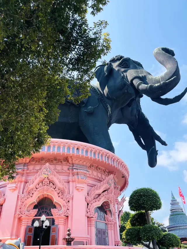 พิพิธภัณฑ์ช้างสามเศียรที่แกะสลักอย่างประณีตของคนไทย