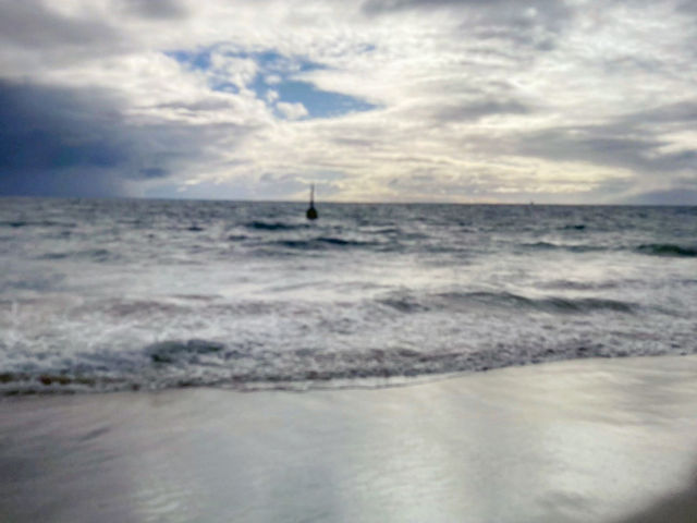  เดินเล่นริมทะเลที่ Cottesloe Beach