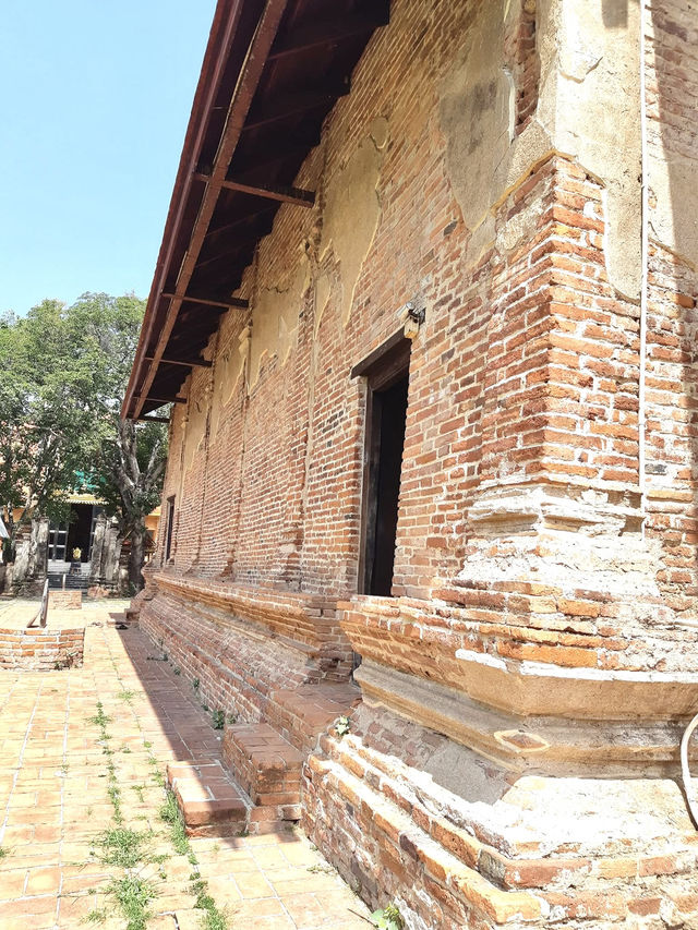 心を癒す静かな時間を求めて、バンコクの隠れた寺院「ワット・サマナコッタワーラーム」へ。 仏教の美しさと平穏に触れる旅をし