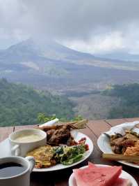 Mount Batur Stared Me Down While I Ate — Just Another Day in Kintamani