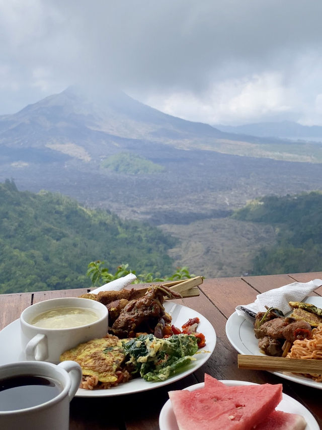 Mount Batur Stared Me Down While I Ate — Just Another Day in Kintamani