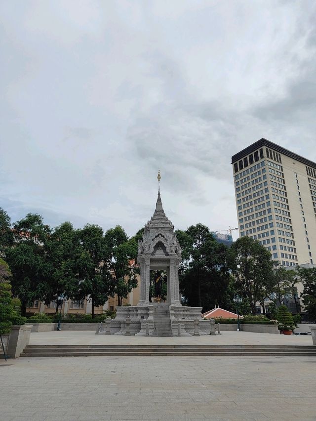 Wat Phnom: A Cultural Landmark on Phnom Penh’s Hilltop